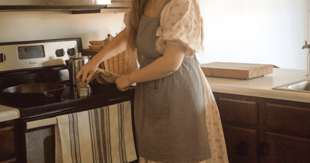 Old-Fashioned Homemaking Skills Every Wife Should Learn Face Serum Blog 4 1024x538